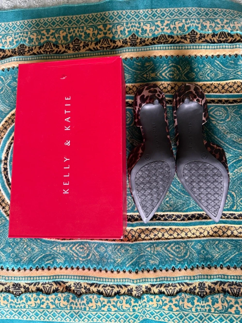 Kelly & Katie Leopard-Print Pointed Toe Heels - Brown & Black - Picture 3 of 4